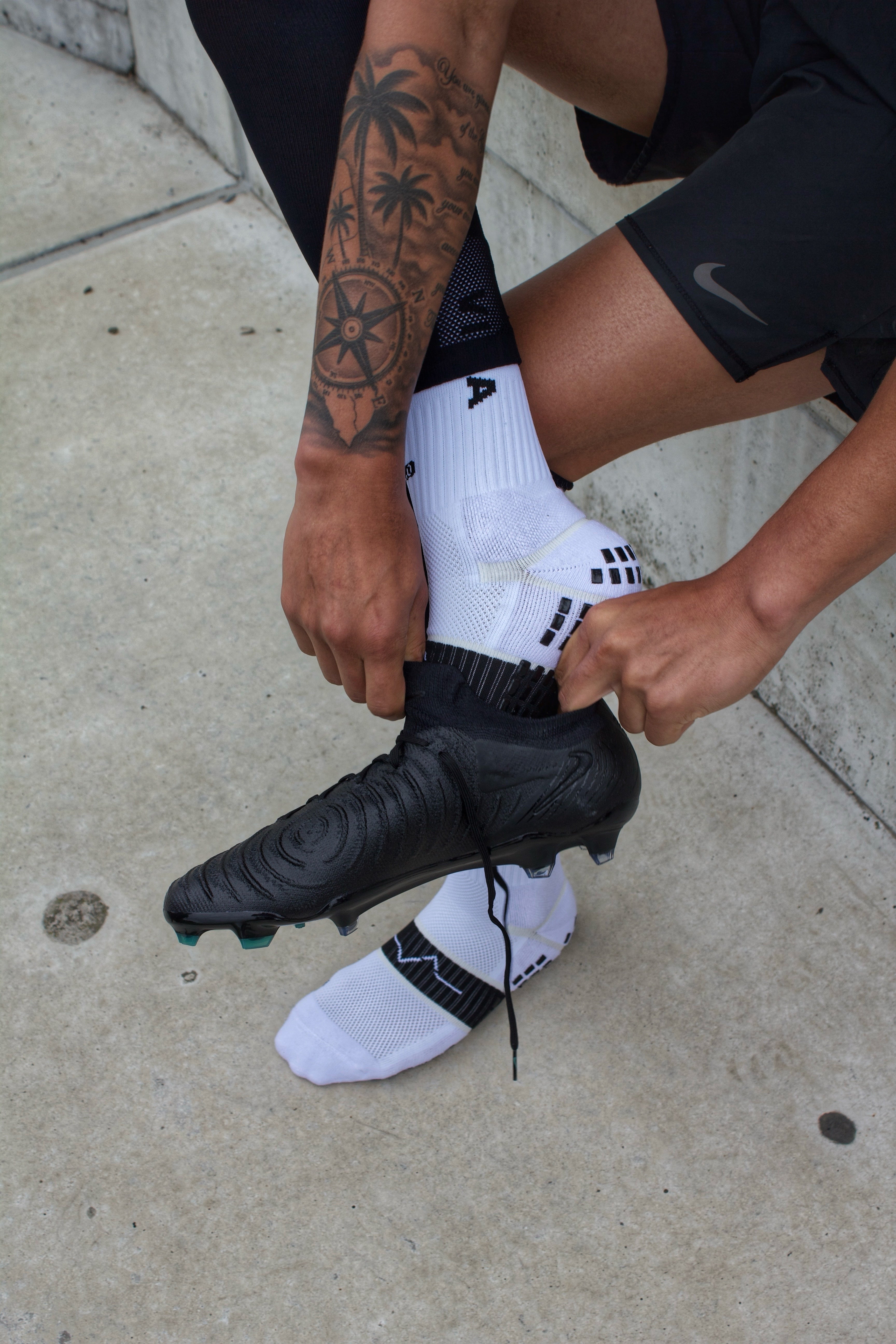 TECHKNIT 2.0 GRIP SOCKS