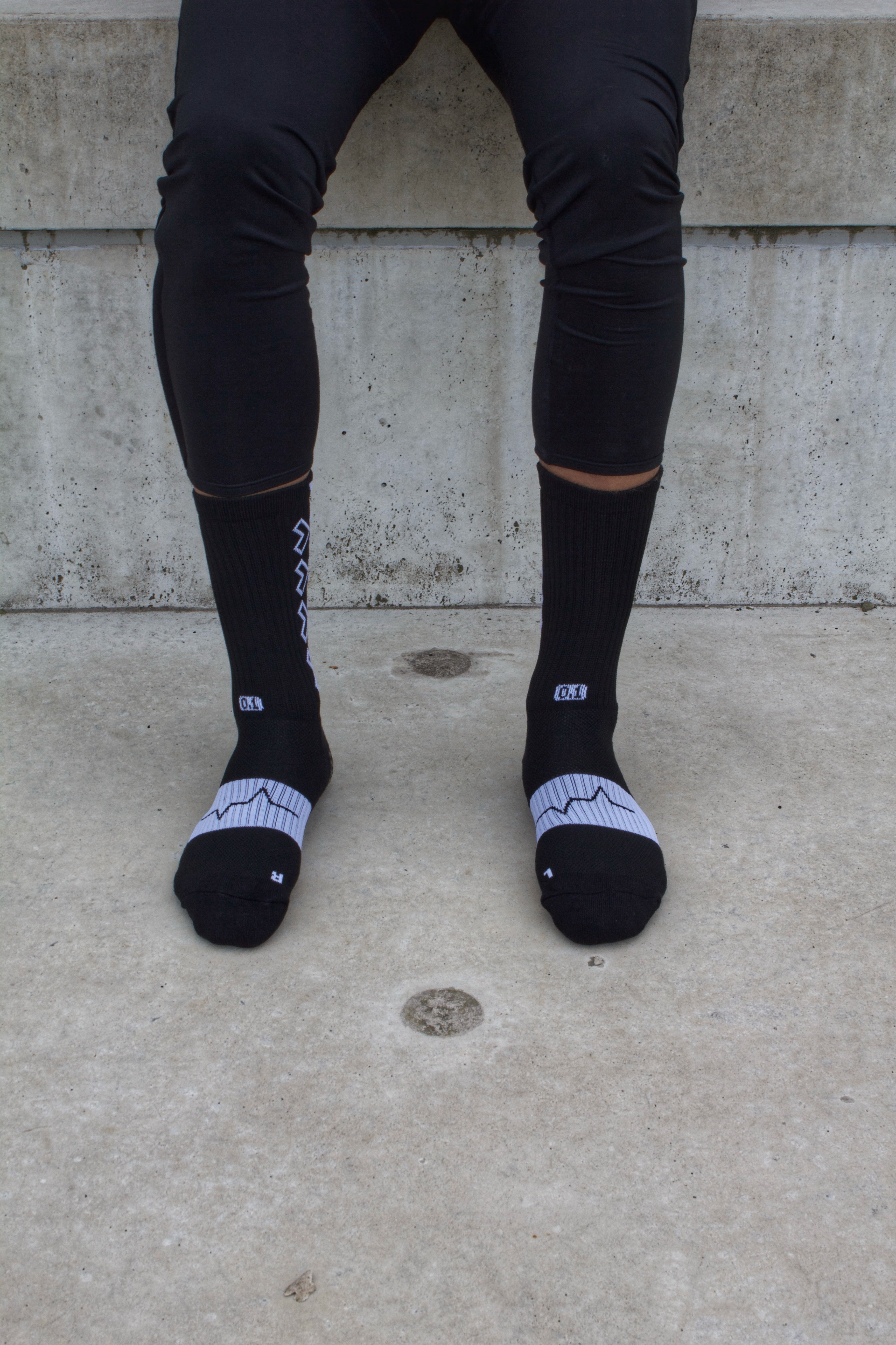 TECHKNIT 1.0 GRIP SOCKS